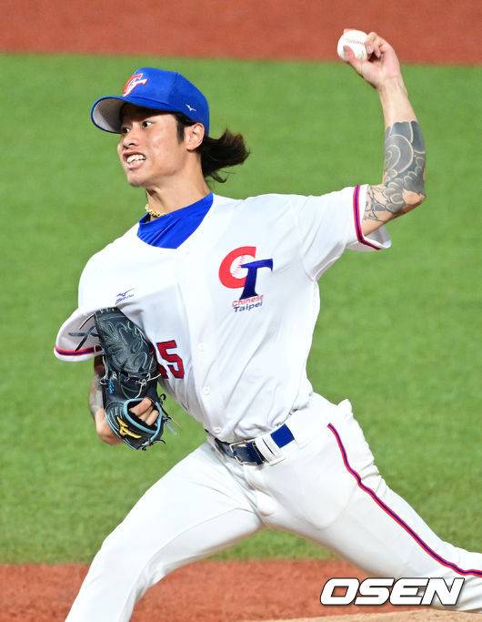 [OSEN=항저우(중국), 최규한 기자]6회초 한국을 상대로 대만 선발 린위민이 힘차게 공을 뿌리고 있다. 2023.10.02 / dreamer@osen.co.kr