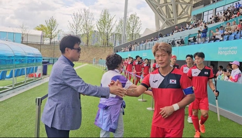 4강 진출 확정 후 기뻐하는 한국 선수단. [대한하키협회 제공. 재판매 및 DB 금지]