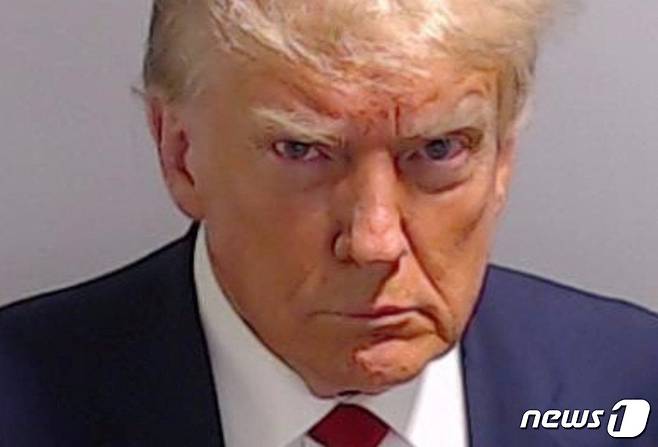 미국 수사 당국이 지난 8월24일(현지시간) 공개한 도널드 트럼프 전대통령 머그샷 확대 사진. ⓒ 로이터=뉴스1 ⓒ News1 박형기 기자
