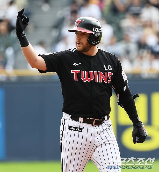 2023 KBO리그 두산 베어스와 LG 트윈스의 경기가 30일 잠실구장에서 열렸다. 1회초 2사 1루 LG 오스틴이 안타를 날린 뒤 환호하고 있다. 잠실=박재만 기자pjm@sportschosun.com/2023.09.30/