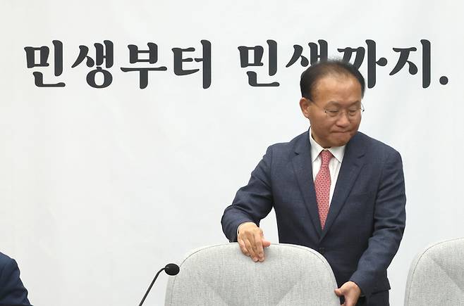 국민의힘 윤재옥 원내대표가 3일 국회에서 열린 원내대책회의에 참석하고 있다. 연합뉴스