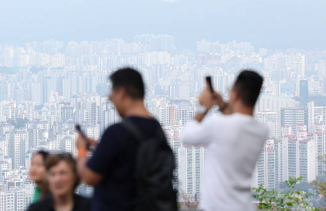 서울 남산에서 내려다본 아파트일대. 연합뉴스