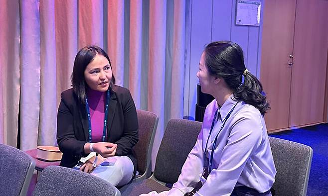 자흐라 나다 잔 타임스 편집장이 스웨덴 예테보리에서 열린 세계탐사보도총회(GIJC)에서 본지와 인터뷰하고 있다.