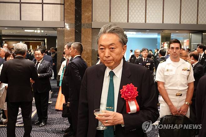 한국 국경일 행사 참석한 하토야마 전 일본 총리 (도쿄=연합뉴스) 박성진 특파원 = 하토야마 유키오 전 일본 총리가 3일 주일본 한국대사관 주최로 도쿄의 한 호텔에서 열린 한국 국경일 행사에 참석하고 있다. 2023.10.3 sungjinpark@yna.co.kr