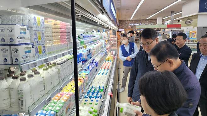 농식품부, 원유가격 및 유제품 인상 현장점검 및 간담회(사진=농식품부)