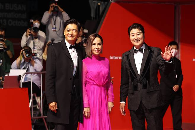 (부산=연합뉴스) 송강호와 저우룬파