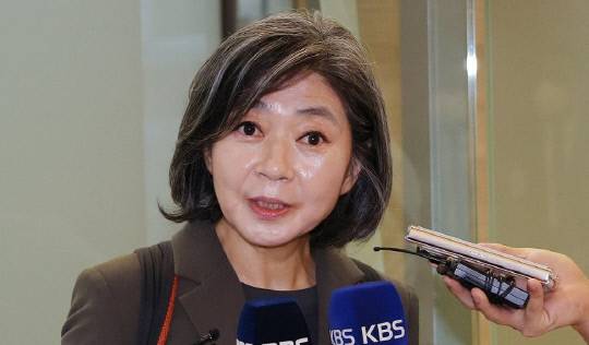 김행 여성가족부 장관 후보자가 4일 오전 서울 종로구 인사청문회 준비 사무실로 출근하며 취재진의 질문에 답하고 있다. 사진=연합뉴스