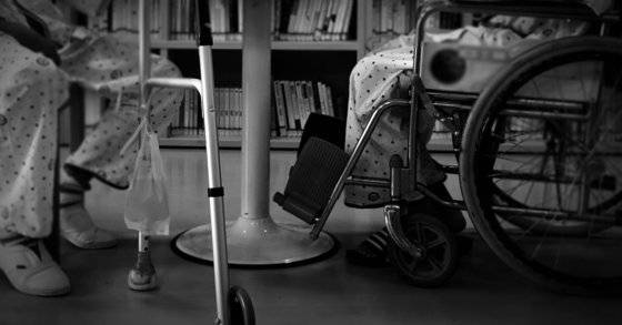 서울동부병원 호스피스 완화 의료 병동에서의 한 장면. 중앙포토