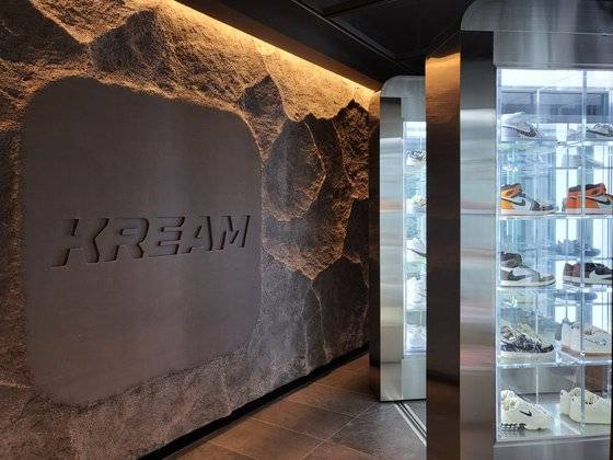 서울 마포구에 있는 KREAM 쇼룸. 권유진 기자