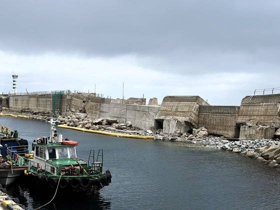 울릉도 사동항 인근 방파제에 3년 전 태풍 마이삭으로 인한 피해가 남아 있다. 천권필 기자