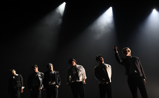 Boy band ONF performing its new song ″Love Effect″ on Wednesday at a press showcase held at Shinhan pLay Square in western Seoul [NEWS1]