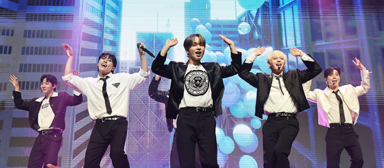 Boy band ONF performs its new song ″Love Effect″ on Wednesday at a press showcase held at Shinhan pLay Square in western Seoul for its seventh EP of the same title. The album marks the band's first new album since all five members began their military duties in December 2021 and finished last June. [NEWS1]