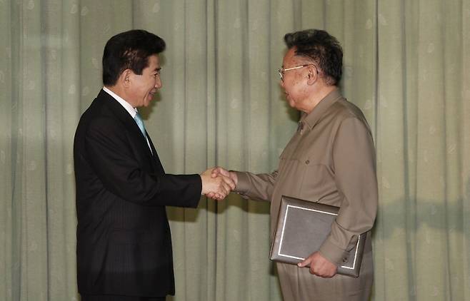 2007년 남북정상회담 당시 노무현 대통령과 김정일 국방위원장/사진=게티이미지뱅크코리아