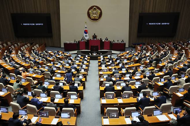 6일 국회에서 열린 본회의에서 이균용 대법원장 후보자에 대한 임명동의안이 상정되고 있다. 연합뉴스