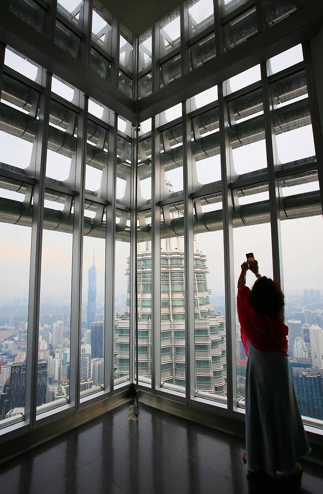 페트로나스 트윈 타워에 도심 속 은밀한 초록빛 정원, KL 포레스트 에코 파크 올라 쿠알라룸푸르를 눈과 기억에 저장한다