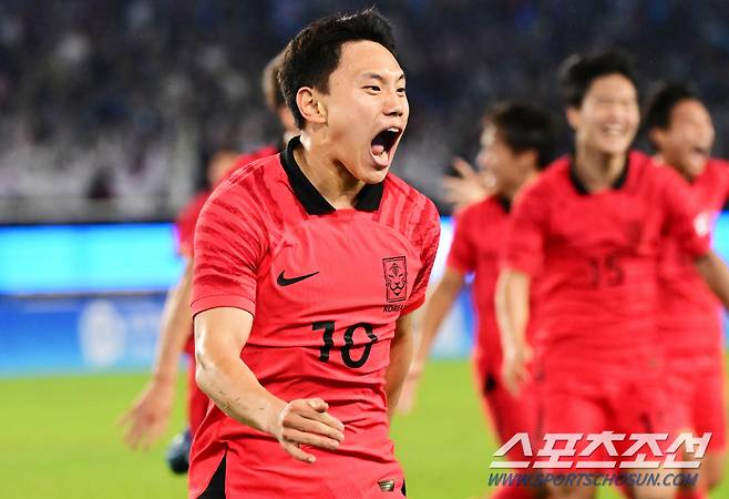 7일 오후 중국 항저우 황룽스포츠센터스타디움에서 대한민국 축구대표팀과 일본의 항저우아시안게임 남자축구 결승전이 열렸다. 후반 역전골을 성공시킨 조영욱. 항저우(중국)=송정헌 기자songs@sportschosun.com/2023.10.07/