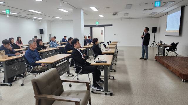 ▲ ‘안병욱 인생철학’을 집필한 김대식 숭실대 교수가 7일 오후 양구인문학박물관 1관 세니마실에서 ‘안병욱 선생의 인생’을 주제로 특별강연을 했다.