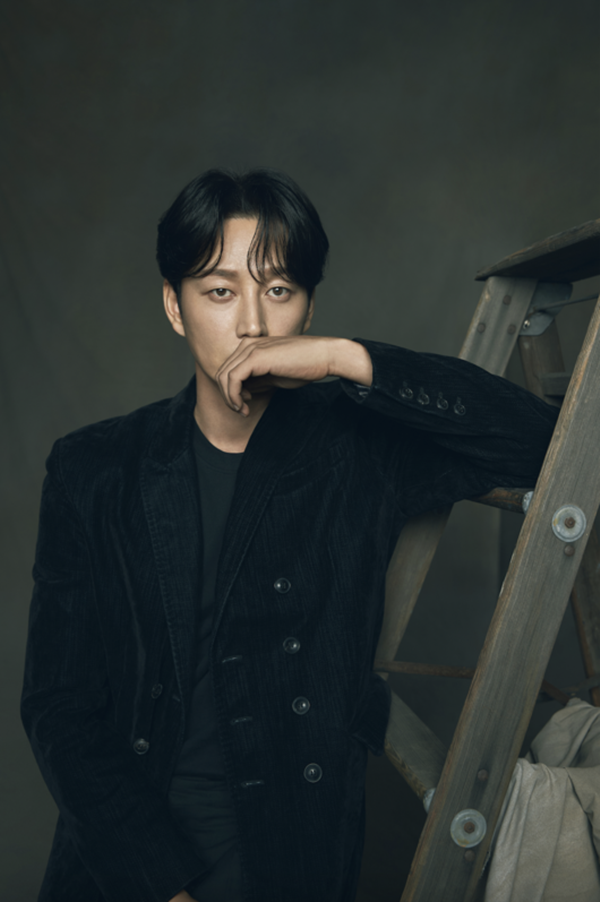 이현욱이 ‘도적’에서 호흡을 맞춘 서현 김남길에 대해 언급했다. 사진|넷플릭스