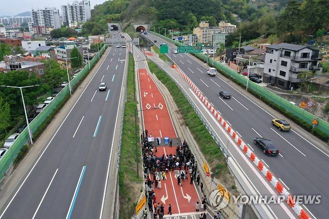 지산IC 현장 설명회 [연합뉴스 자료사진]