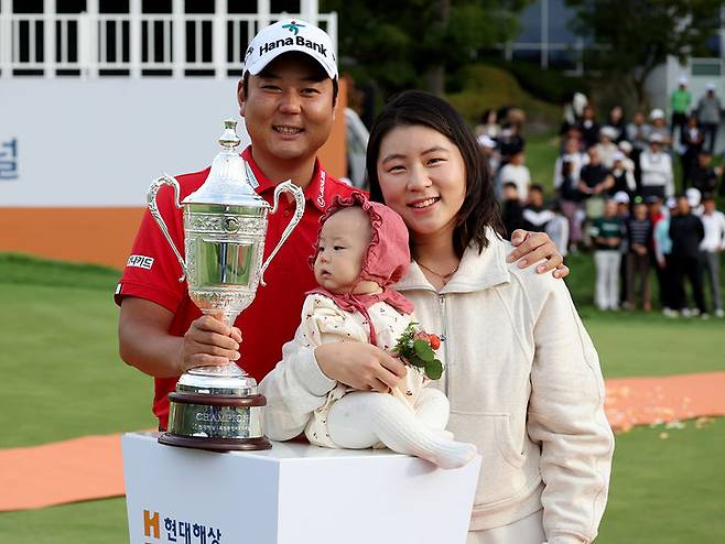 [서울=뉴시스] 함정우는 8일 경기도 여주시 페럼클럽(파72)에서 열린 한국프로골프(KPGA) 코리안투어 현대해상 최경주 인비테이셔널 4라운드에서 우승을 차지했다.(사진=KPGA 제공) *재판매 및 DB 금지