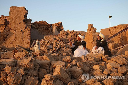 강진에 무너진 아프간 북서부 지역 마을 [AFP 연합뉴스 자료사진. 재판매 및 DB 금지]