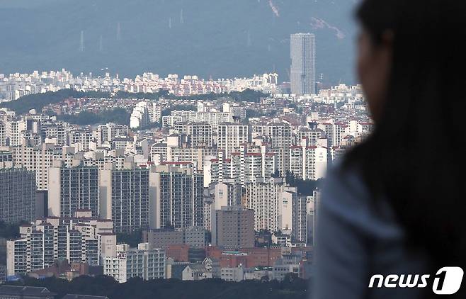 사진은 이날 서울 남산에서 내려다 본 시내 아파트의 모습. 2023.9.18/뉴스1 ⓒ News1 구윤성 기자