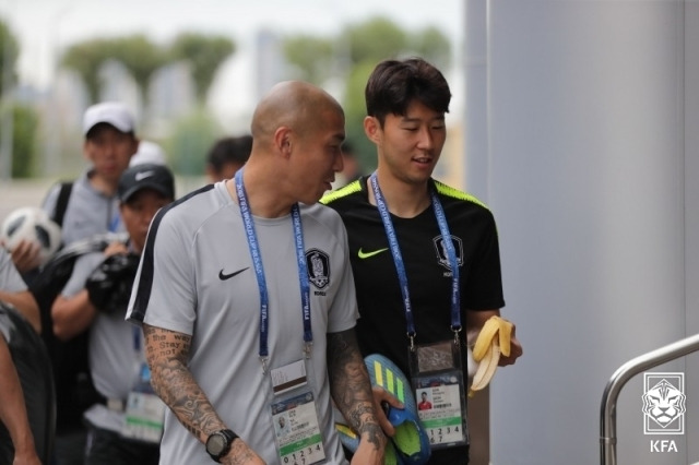 차두리 코치와 손흥민/대한축구협회