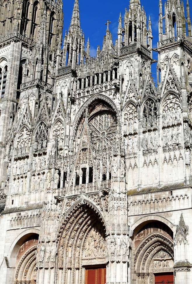 모네가 그린 루앙 대성당 정면 파사드.