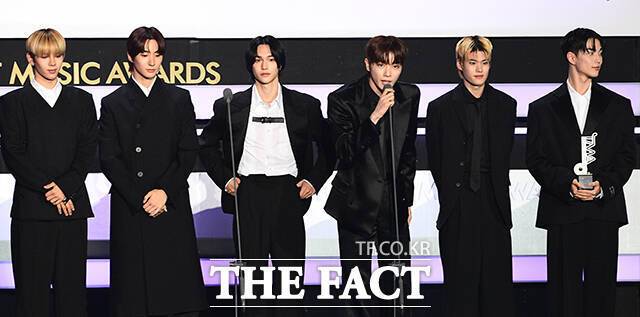 아티스트와 팬이 함께 만들고 즐기는 K-POP 축제 '2023 더팩트 뮤직 어워즈'가 10일 오후 인천 남동구 수산동 인천남동체육관에서 화려한 막을 올린 가운데 그룹 라이즈가 넥스트리더상을 수상 받은 뒤 소감을 밝히고 있다. /인천남동체육관=이동률 기자