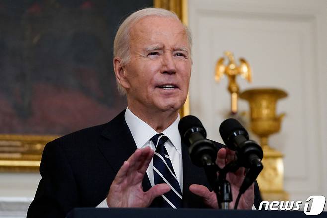 (워싱턴 로이터=뉴스1) 우동명 기자 = 조 바이든 미국 대통령이 7일(현지시각) 워싱턴 백악관에서 팔레스타인 무장 정파 하마스의 이스라엘 공격에 관해 긴급 연설을 갖고 하마스의 공격을 규탄하며 "군사·정보를 포함한 전 분야에서 이스라엘을 지원하겠다"고 밝히고 있다. 2023.10.9 ⓒ 로이터=뉴스1 Copyright (C) 뉴스1. All rights reserved. 무단 전재 및 재배포, AI학습 이용 금지.