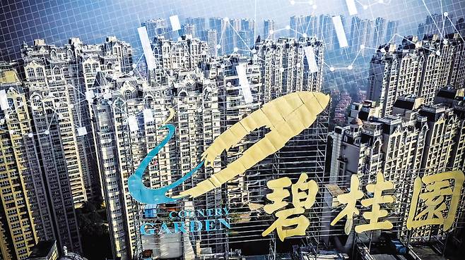 중국 동부 장쑤성 전장의 한 건물 맨 위층에 있는 중국 부동산개발업체 컨트리가든홀딩스 로고 [AFP]