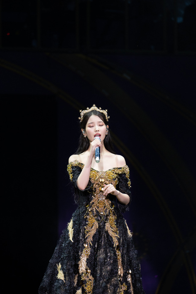 ‘아이유 콘서트 : 더 골든 아워’