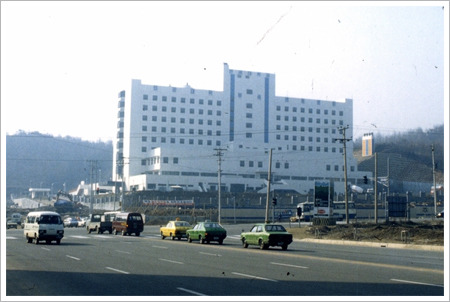 1983년 허허벌판이었던 도곡동에서 개원한 영동세브란스병원(현 강남세브란스병원).