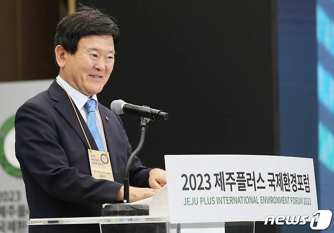 김광수 제주도교육감이 7일 제주 서귀포시 제주국제컨벤션센터에서 열린 2023 제주플러스 국제환경포럼 개회식에서 축사를 하고 있다. 2023.9.7/뉴스1 ⓒ News1 오현지 기자