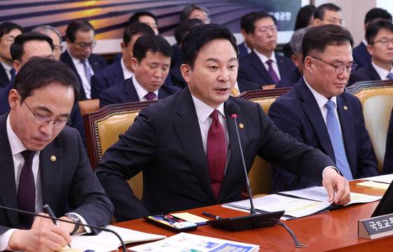 원희룡 국토교통부 장관이 10일 서울 여의도 국회에서 열린 국토교통위원회 국정감사에서 의원들의 질의에 답변하고 있다. 2023.10.10 뉴스1