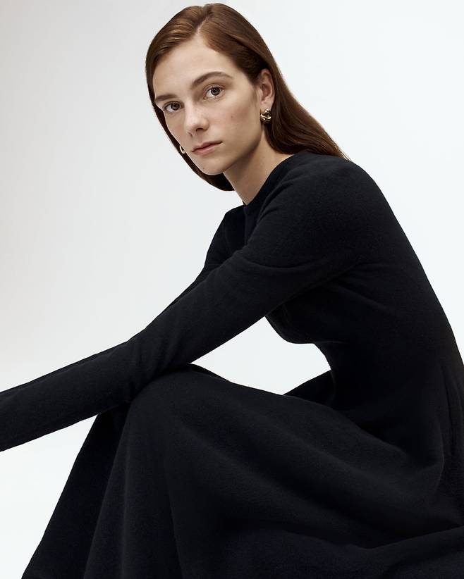 현대백화점 계열 패션기업 한섬의 브랜드 '더캐시미어'가 최근 새롭게 내놓은 캐시미어 혼방 원피스. 한섬 제공