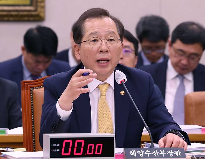 조승환 해양수산부 장관이 12일 서울 여의도 국회에서 열린 농림축산식품해양수산위원회 국정감사에서 의원들의 질의에 답변하고 있다. /뉴스1