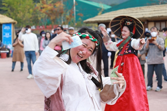 지난 세종대왕과 초정약수축제 당시 거리 활극 ‘조선유람단’ 모습. [사진=청주시]