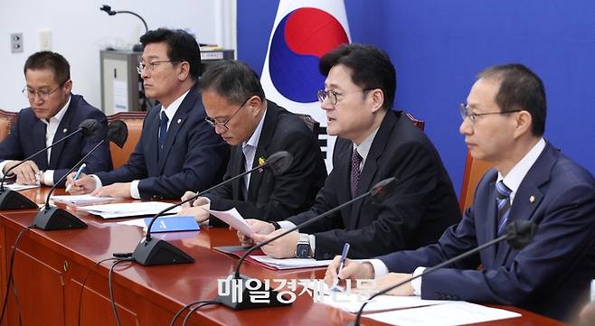 홍익표 더불어민주당 원내대표가 12일 국회에서 열린 국정감사 대책회의에서 발언하고 있다. 2023.10.12 [김호영기자]