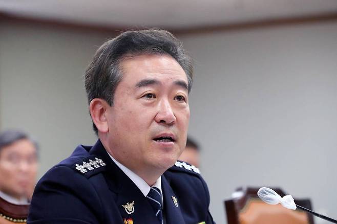 [서울=뉴시스] 배훈식 기자 = 윤희근 경찰청장이 12일 오전 서울 서대문구 경찰청에서 열린 국회 행정안전위원회 국정감사에 출석해 의원 질의에 답변하고 있다. 2023.10.12.