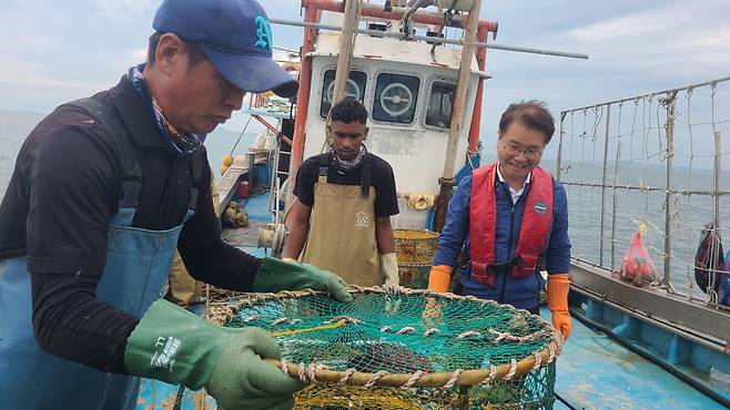외국인 근로자의 노동현장을 찾은 이정식 고용노동부 장관 [고용노동부 제공]