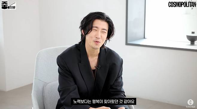 가수 겸 배우 윤계상. (COSMOPOLITAN Korea 캡처)