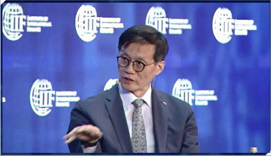 이창용 한국은행 총재가 12일(현지시간) G20재무장관·중앙은행 총재 회의 및 IMF-WBG 합동 연차총회가 열리는 모로코 마라케시에서 열린 국제금융협회(IIF) 대담에서 발언하고 있다.(사진=IIF대담 영상 갈무리)