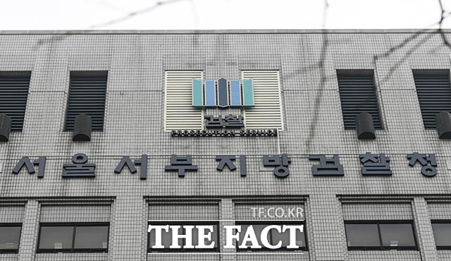 서울 마포구 홍익대학교 인근 무인 사진관에서 일면식이 없는 여성을 성폭행한 20대가 구속 상태로 재판에 넘겨졌다. /더팩트 DB