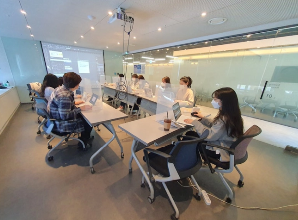 당장 써먹을 점심시간 스터디 ‘당써먹’ (사진출처: 커리어리)