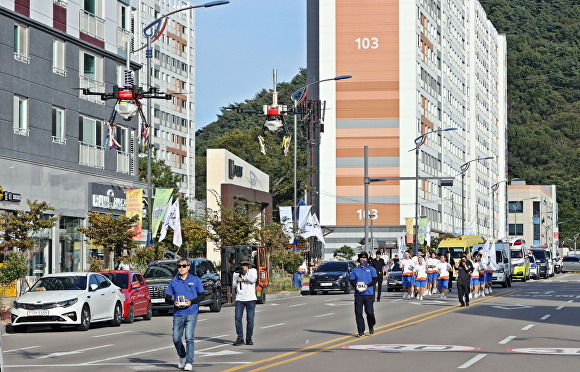 전라남도 고흥군이 드론으로 전국(장애인)체전 성화봉송을 하고 있다 [사진=고흥군]