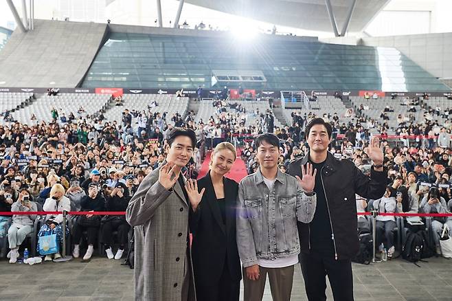 오픈토크에 참여 중인 '비질란테' 주역들. 사진제공=부산국제영화제