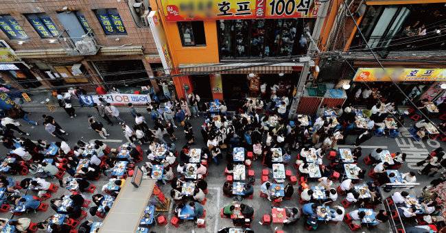 최근 을지로 노가리 골목은 만선호프 계열 가게들이 지배하고 있다. [동아DB]