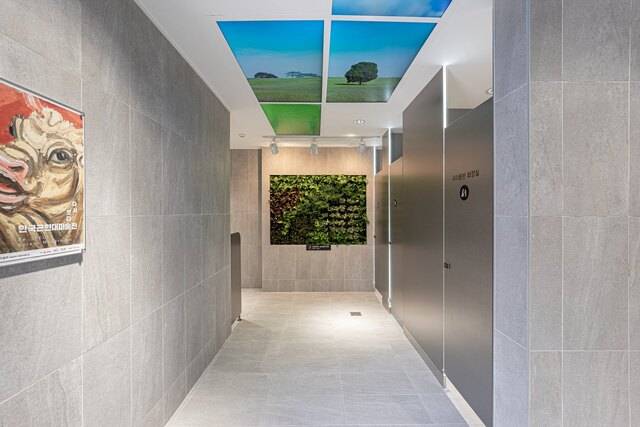 서울 송파구 올림픽공원 내 평화의문 B화장실 입구. 행정안전부