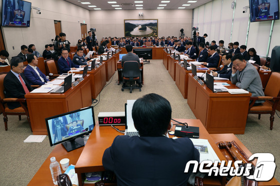 13일 서울 여의도 국회에서 열린 농림축산식품해양수산위원회 모습.